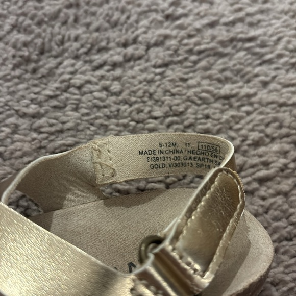 Old Navy Gold Sandals - Picture 4 of 4